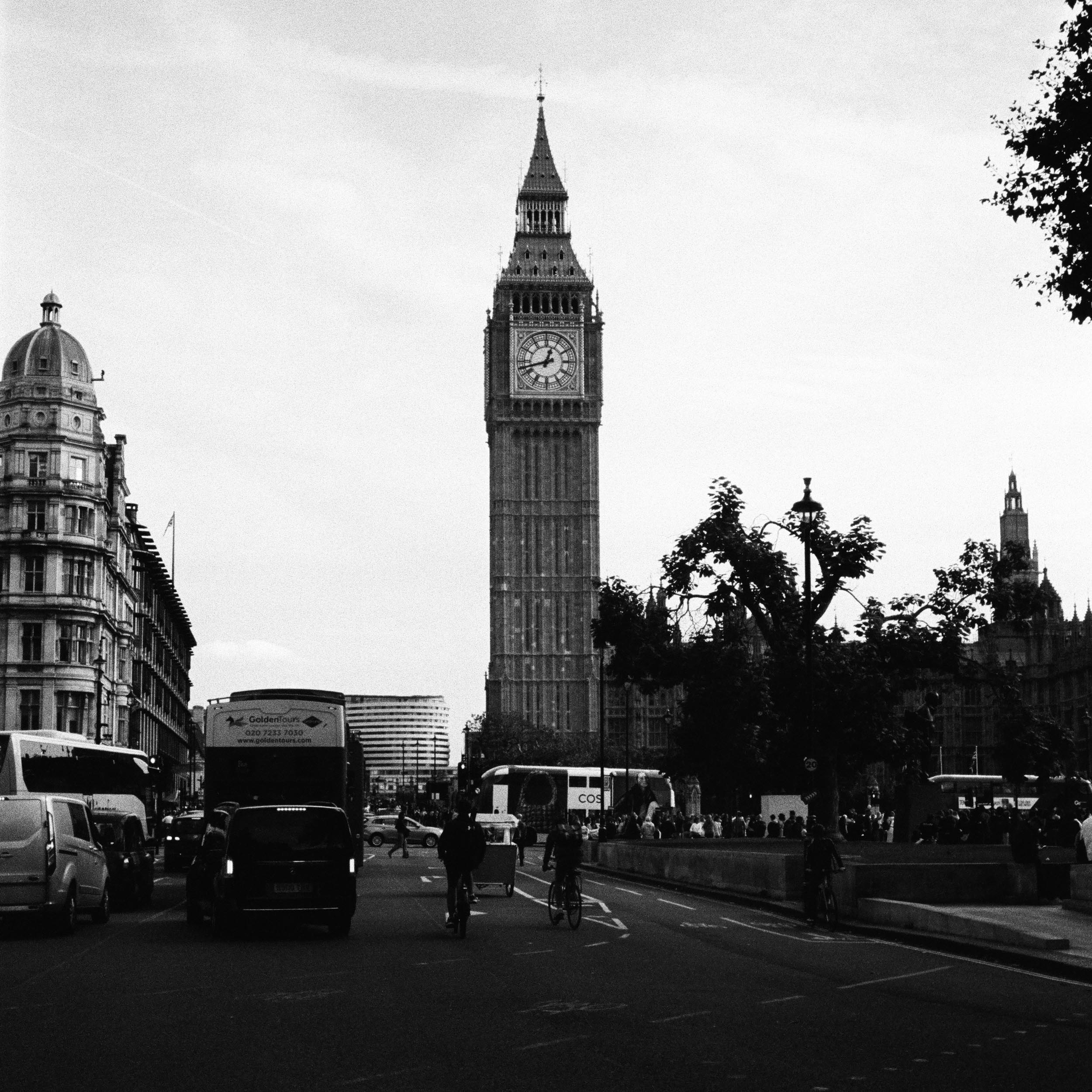 Elizabeth Tower with a street and traffic in front